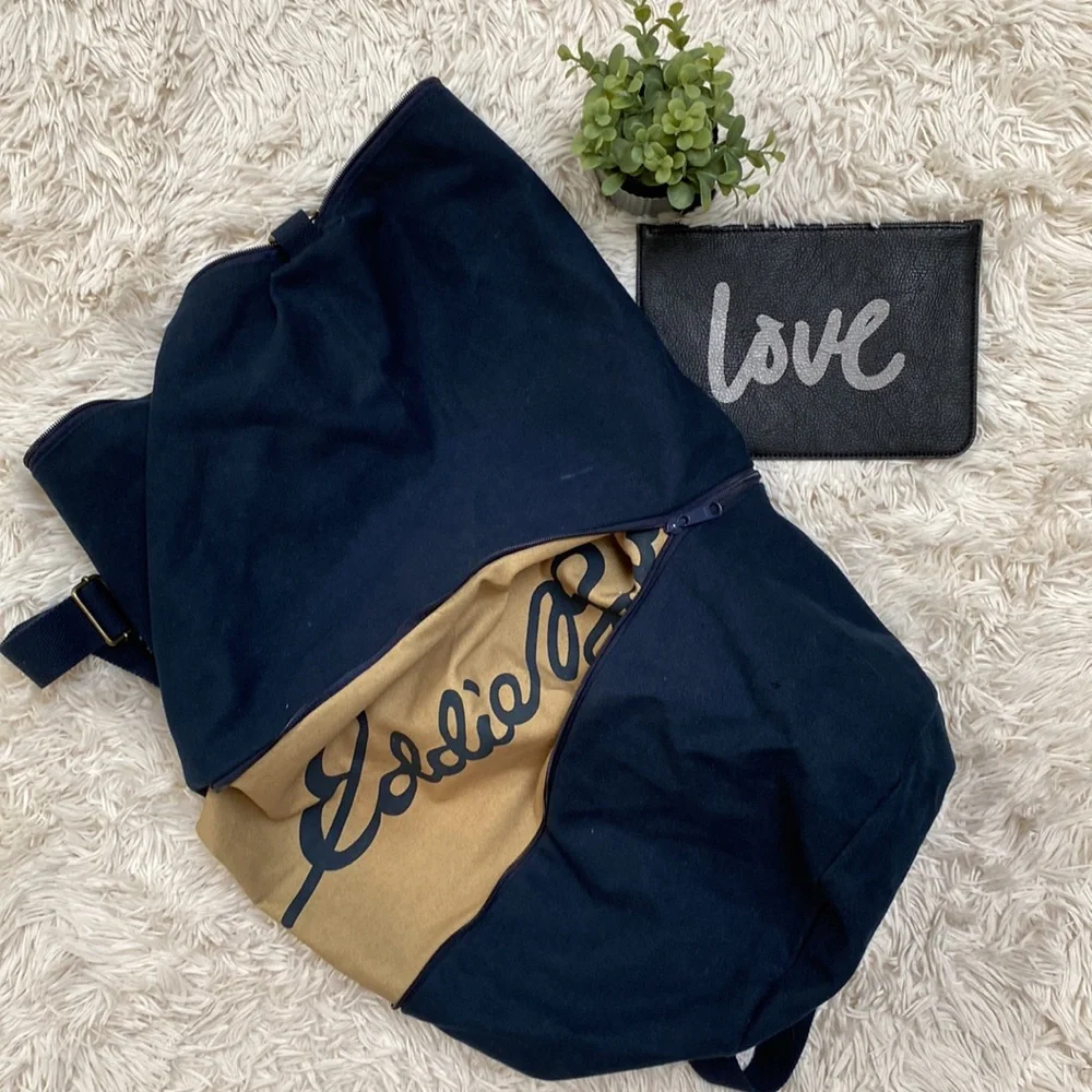 🎉HP🎉 Eddie Bauer Convertible Duffle Bag 💗 Navy & Tan